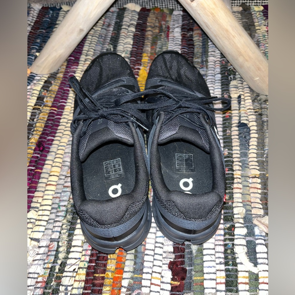 On Cloud sneakers women’s 10 men’s 8.5 gently used - Picture 6 of 13